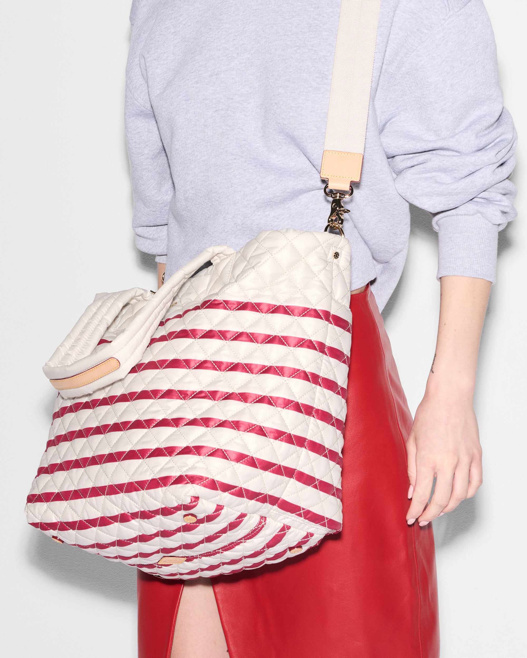 Sanshell/Apple Charter Stripe Medium Metro Tote Deluxe - Image 5